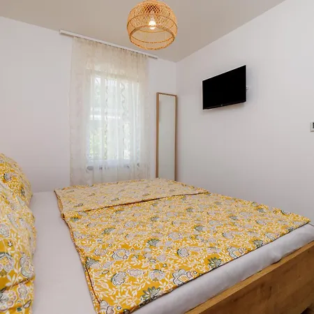 Apartmani Viktorija Jadranovo Exterior photo