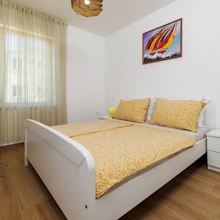 Apartmani Viktorija Jadranovo Exterior photo