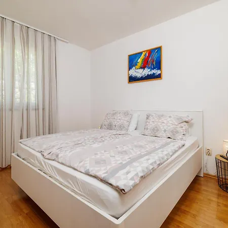 Apartmani Viktorija Jadranovo Exterior photo