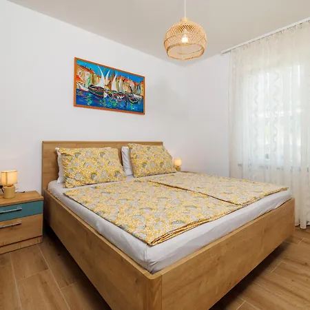 Apartmani Viktorija Jadranovo Exterior photo